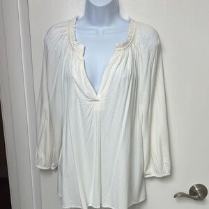 152. Crown & Ivy long-sleeve Ivory colored V-neck, peasant top, 3/4 sleeves PXL